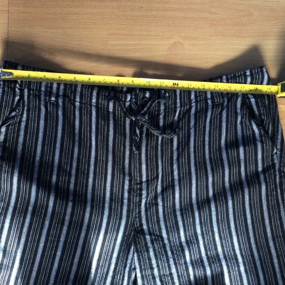 Croft and Barrow Cropped Pants 16 Linen Blend Black Gray Striped - Picture 5 of 12